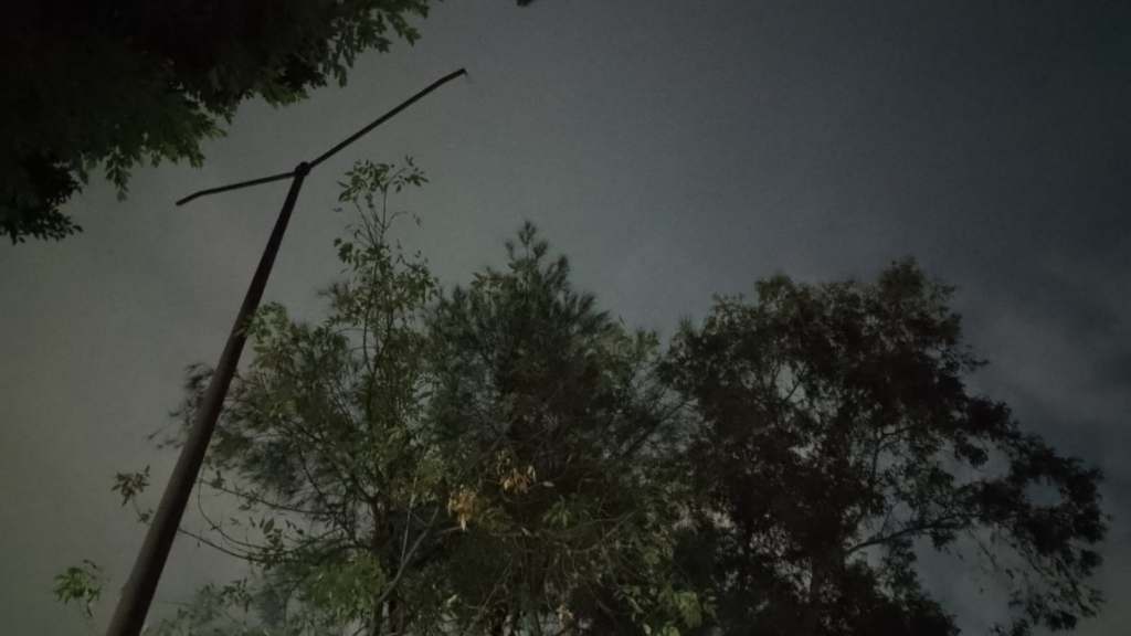 Hacen falta luminarias en Excamino a la Herradura, San Martín Obispo; municipio de Cuautitlán Izcalli. Tiene  4 años que no hay lámparas.
